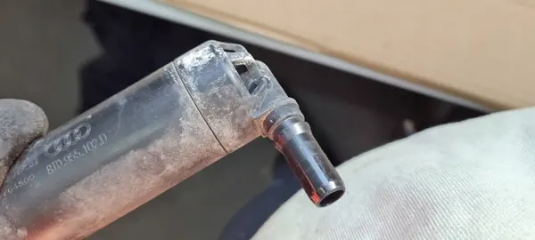 Rechte Scheinwerferwaschdüse OEM 8T0955102D image 10