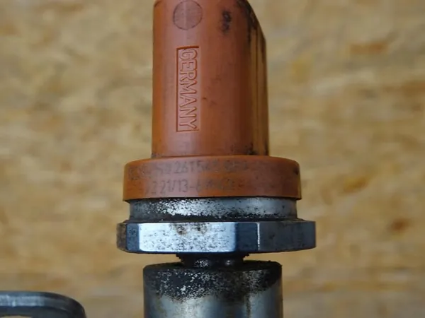 AUDI RS3 8P TTRS 8J RSQ3 8U 2.5 TFSI Rampe d'injection Capteur 07K133317K image 4