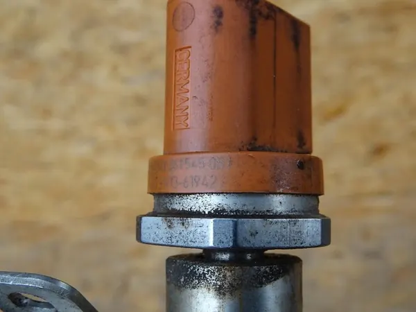 AUDI RS3 8P TTRS 8J RSQ3 8U 2.5 TFSI Rampe d'injection Capteur 07K133317K image 6