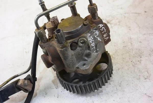 Brandstofpomp Opel Astra J 1.7 CDTI 55586500 image 2