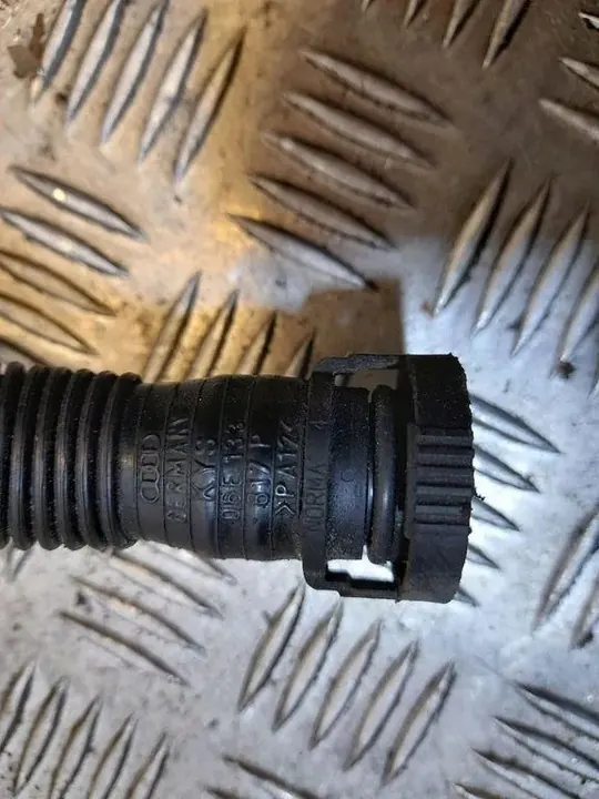 Tuyau de vide AUDI A6 (4F2, C6) 3.0L essence 2010 06E133817P image 2