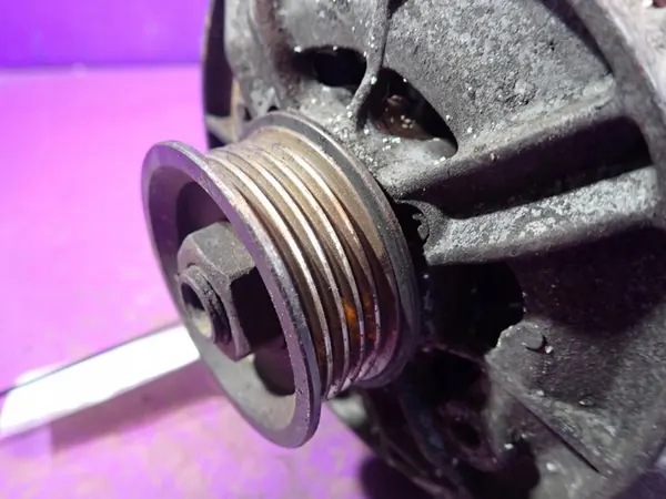 VW PASSAT B5 96-00 1.9 TDI Vaihtovirtageneraattori 028903028F image 2