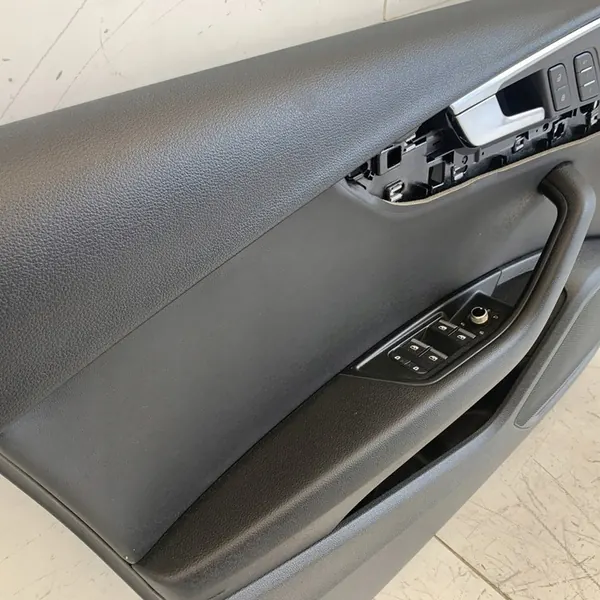 Revestimento de porta dianteira esquerda Audi A4 B9 8W LIFT 2022 OEM image 3