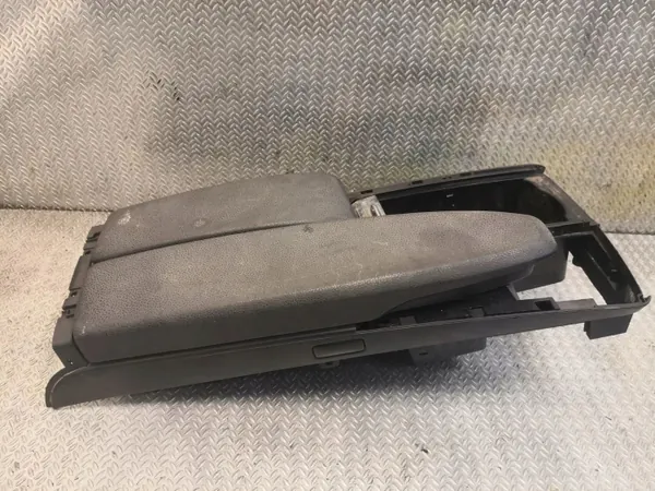 Mittkonsol armstöd Mercedes C W204 OEM 2046801339 image 2
