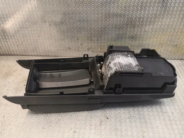Mittkonsol armstöd Mercedes C W204 OEM 2046801339 image 3