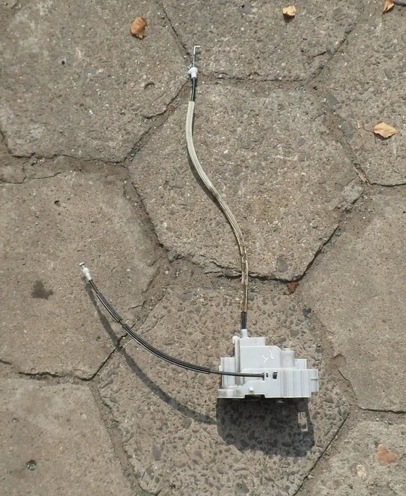 Rechte hintere Türschloss Fiat Bravo II 51902607 image 2