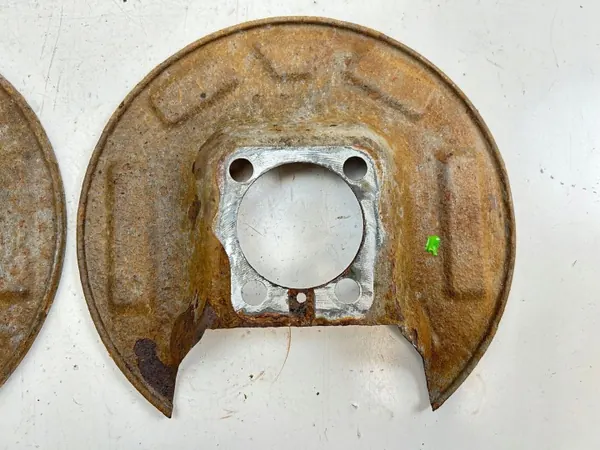 Peugeot Expert Bakre bromsskivsskydd OEM MAM72767 image 4