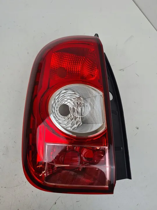 Lámpara trasera combinada TYC izquierda Dacia Duster image 4