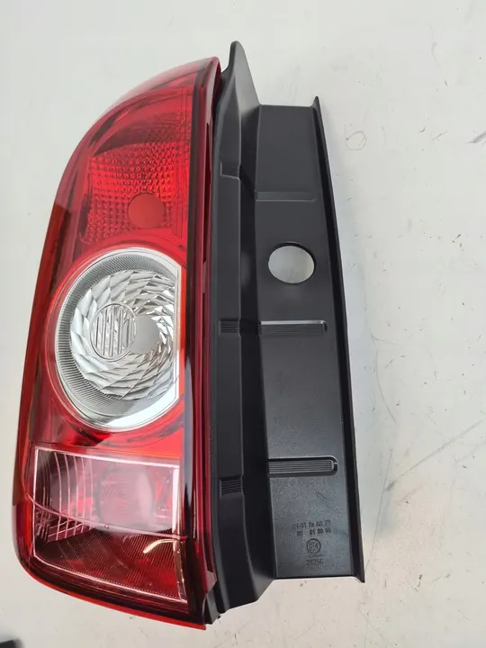 Lámpara trasera combinada TYC izquierda Dacia Duster image 5