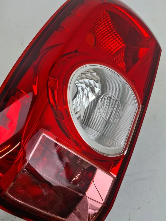 Lámpara trasera combinada TYC izquierda Dacia Duster image 6