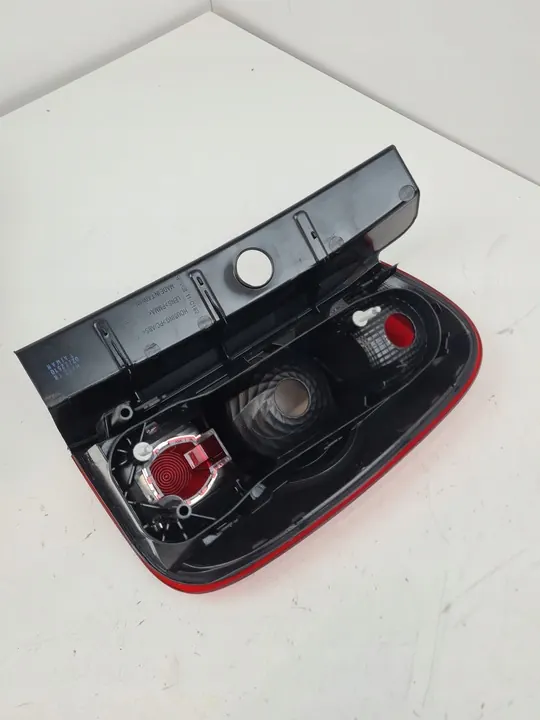 Lámpara trasera combinada TYC izquierda Dacia Duster image 7