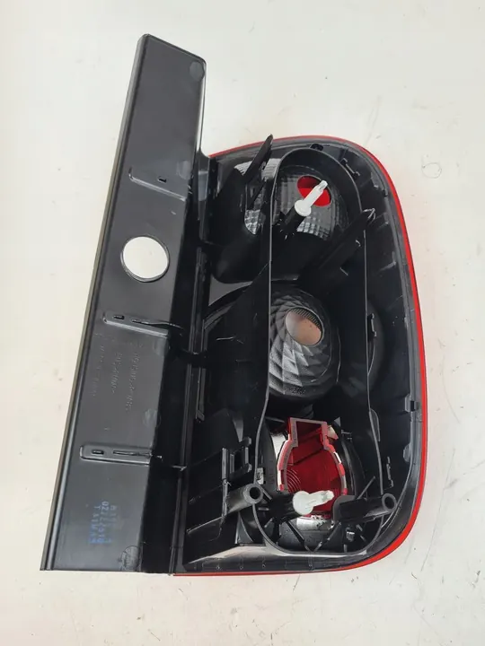 Lámpara trasera combinada TYC izquierda Dacia Duster image 8