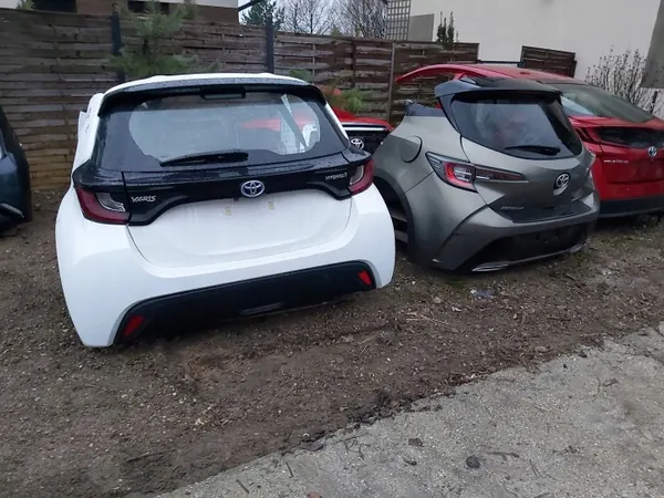 Toyota AYGO X BĘBNY TYŁ OEM bromstrummor bak image 8