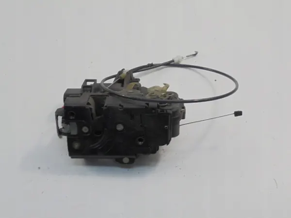 AUDI TT I 8N Framhöger Dörrlås 9-Pin 8N1837016 image 6