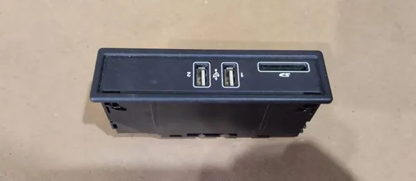 USB-Anschluss SD-Kartenleser OEM A2138200401 Mercedes E-Klasse image 2