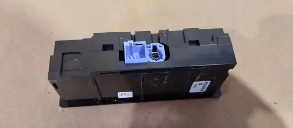 USB-Anschluss SD-Kartenleser OEM A2138200401 Mercedes E-Klasse image 3