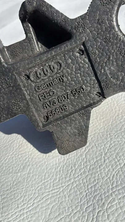 Audi A3 S3 8V Stoßfänger-Absorberschaum vorne OEM 8V3807550 image 3