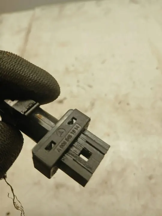 Capteur de position de pédale d'embrayage Mercedes-Benz Sprinter W906 A0085451014 image 3