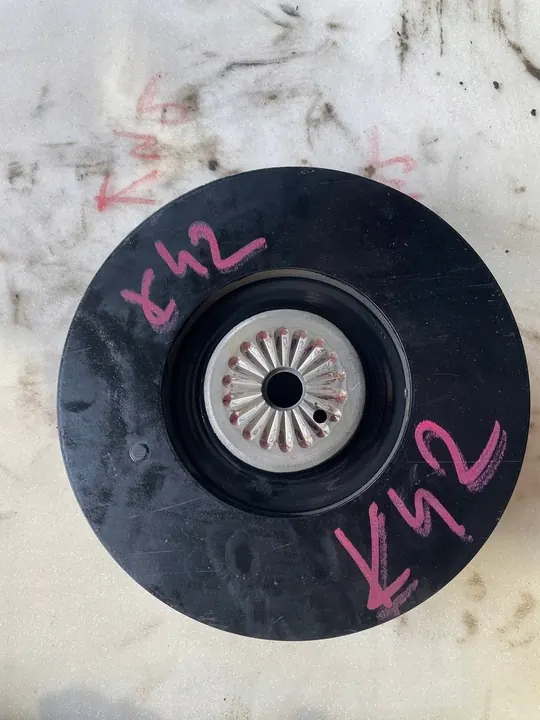 AUDI A4 A5 Q5 A6 Q7 3.0 TDI Polia 059105251EC image 4