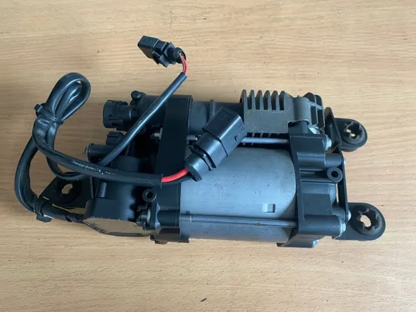 Compresseur Porsche Macan 95B OEM 95B616006D image 3