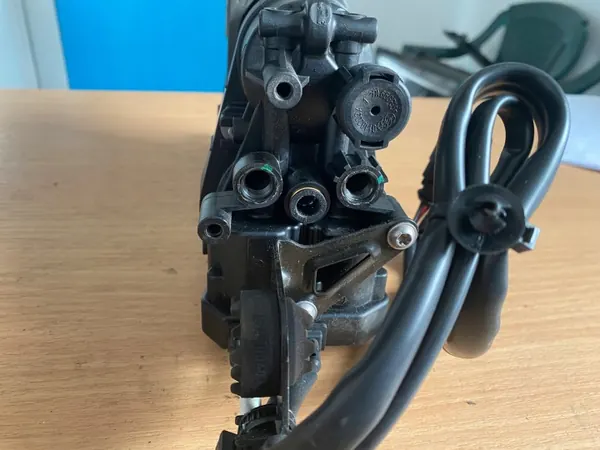 Compresseur Porsche Macan 95B OEM 95B616006D image 4