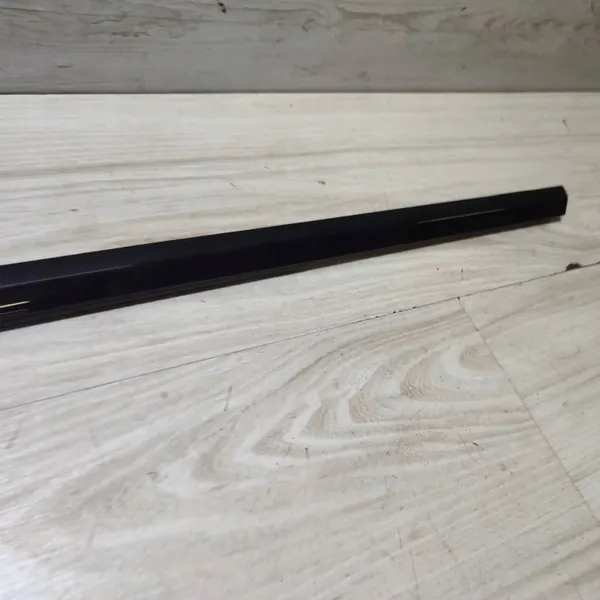 Bakrutsguide OEM P7FP Höger sida Jaguar F-Pace image 5