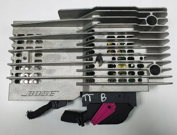 Audi TT 8J BOSE Audio-vahvistin OEM 8J0035223D image 2
