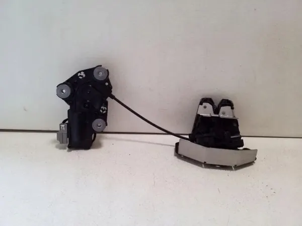 Fecho de porta-malas OEM 32394631 para Volvo XC60 II (2017-2024) image 3