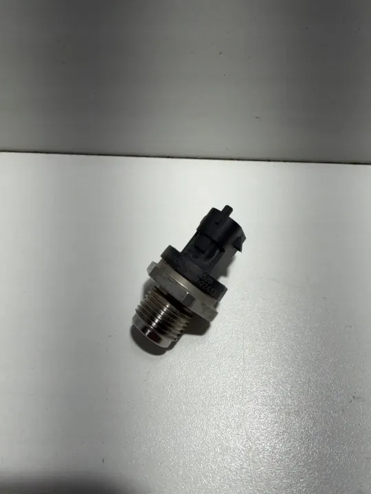 Sensor Presión Rail Combustible OEM 0281006520 Ford F-Max 500 image 2