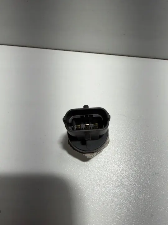 Sensor Presión Rail Combustible OEM 0281006520 Ford F-Max 500 image 3
