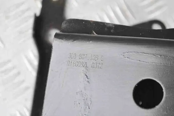 Etupuskuri VW PASSAT CC 2008 3C0807109C image 4