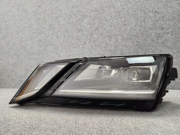 Farol Dianteiro Esquerdo - Skoda Octavia III 2017-2020 OEM image 3