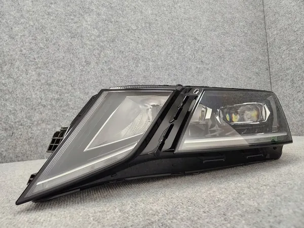 Farol Dianteiro Esquerdo - Skoda Octavia III 2017-2020 OEM image 4