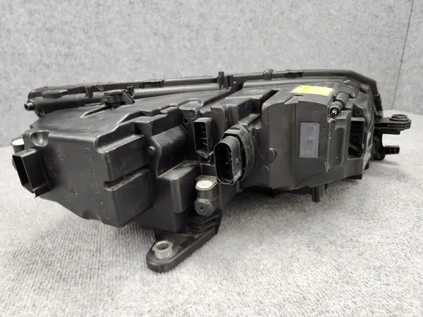 Farol Dianteiro Esquerdo - Skoda Octavia III 2017-2020 OEM image 8