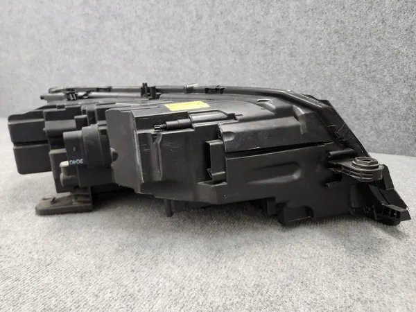 Farol Dianteiro Esquerdo - Skoda Octavia III 2017-2020 OEM image 9