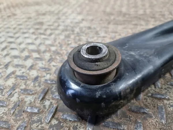 Braccio di Controllo Posteriore Inferiore Cadillac Escalade 2007 15039398 image 3