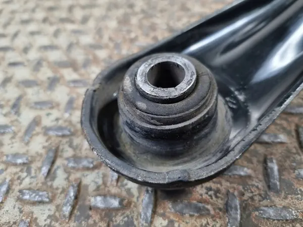 Braccio di Controllo Posteriore Inferiore Cadillac Escalade 2007 15039398 image 6