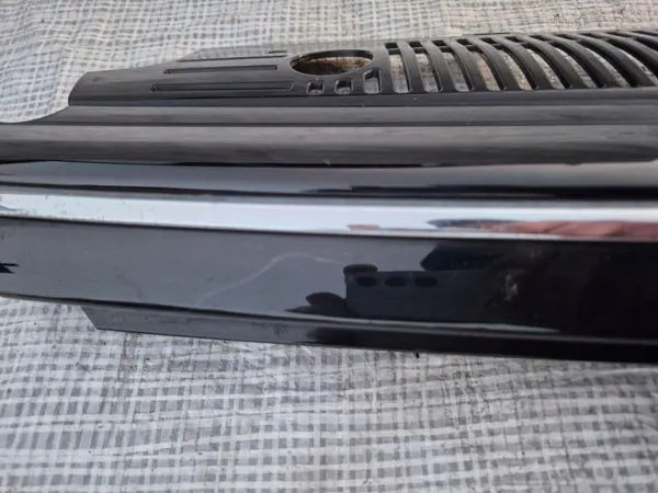VW Golf VIII Kühlergrill OEM 5H0853651N - Gebraucht image 3