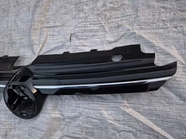 VW Golf VIII Kühlergrill OEM 5H0853651N - Gebraucht image 4