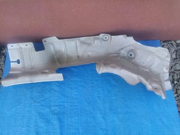 Mercedes GLE W166 Lämpösuoja OEM A1666821800 image 2