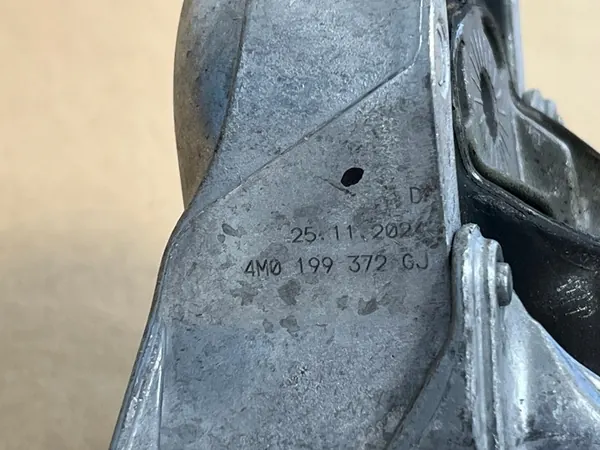 AUDI Q7 4M Moottorin Kiinnike Oikea 4M0199372GJ image 2