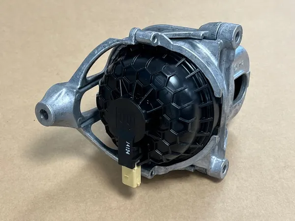 AUDI Q7 4M Moottorin Kiinnike Oikea 4M0199372GJ image 3