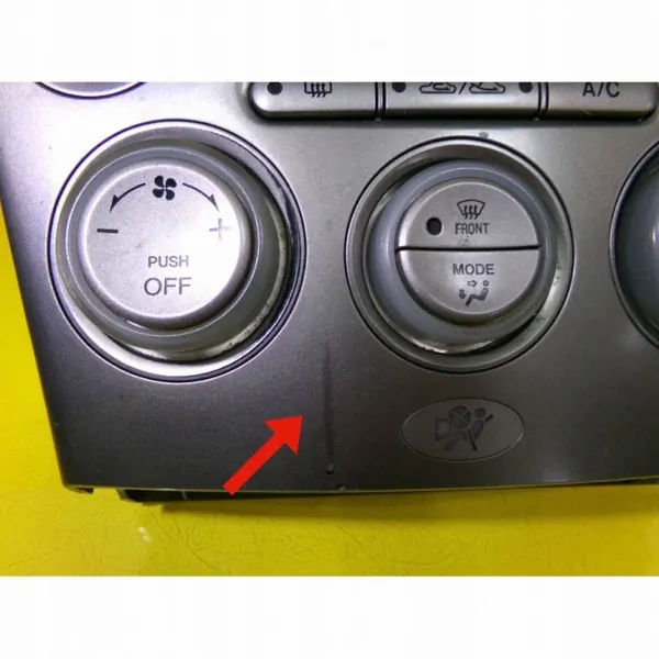 Mazda 6 Panneau Central Radio Climatisation 2002-2008 Occasion image 4