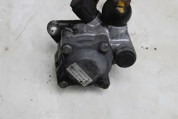 Bomba de direção OEM 51.47101-6137 Usada image 3