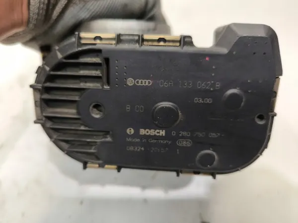 Corpo de borboleta Audi VW Seat Skoda 1.8 2.0 OEM 06A133062B image 7