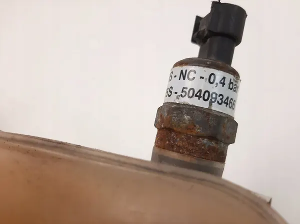 2006 Iveco Daily 40.8 Kühlmittel Ausgleichsbehälter 504093466 image 3