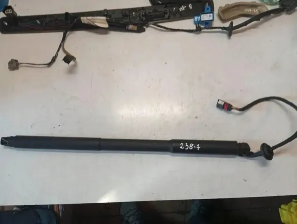 Atuador do porta-malas direito VOLVO XC60 2012 image 2