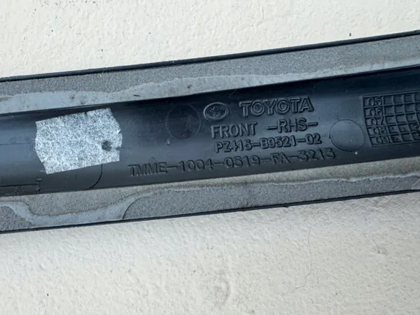 Toyota Yaris II voor rechter bumperstrip OEM PZ415-B9521 image 7