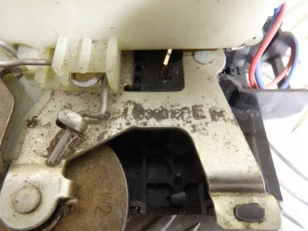 VW BORA RECHTS HINTEN TÜRSCHLOSS 3B4839016AE image 5