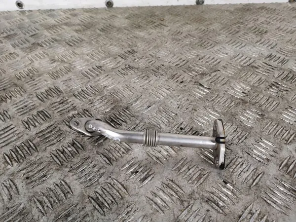 Infiniti Q50 Turbo-oljeledning OEM FBZ14036 Begagnad image 2